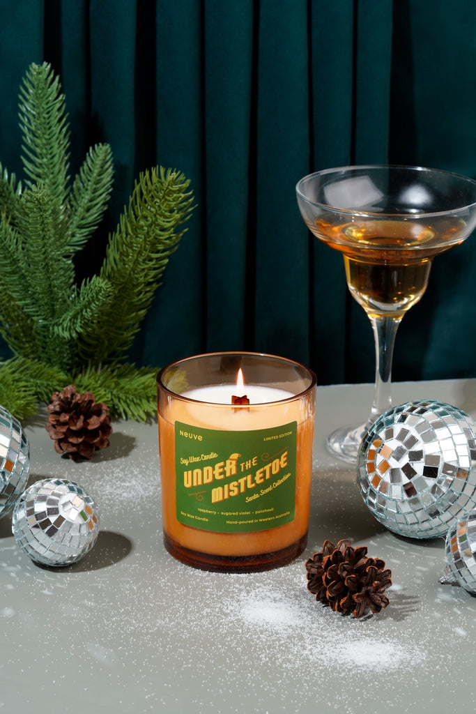 Under The Mistletoe - Christmas Limited Edition - Neuve